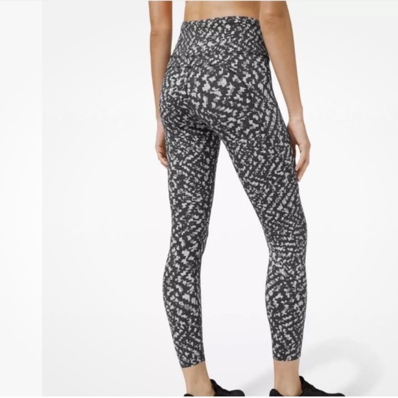 Lululemon Fast and Free Tight II 25" Leggings Gray and White Size 6 Workout - Picture 3 of 7